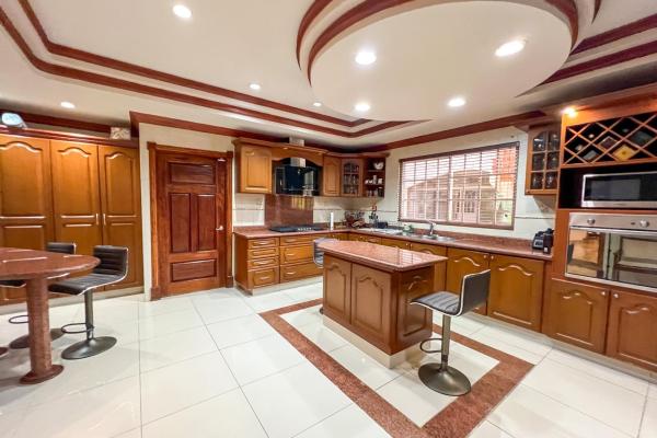 Se vende casa en urbanización margarita, colón