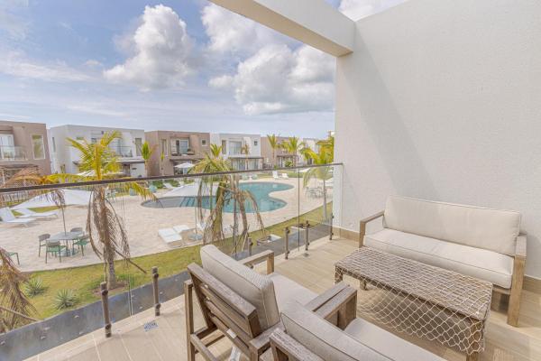 Furnished 2-bedroom beach home in playa caracol