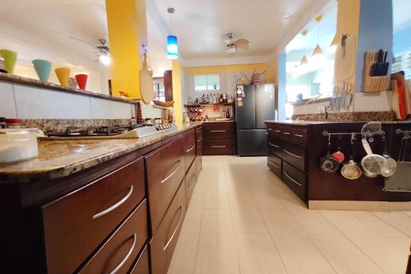 San carlos oasis: 4br house, guest house & pool