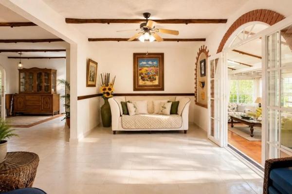 Coronado golf club home with pool