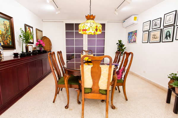 Casa en venta en la manzana de obarrio