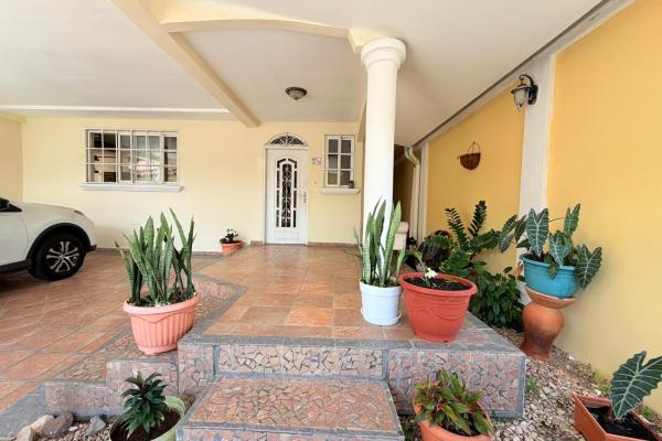 For sale:duplex house in brisas de golf, with pool
