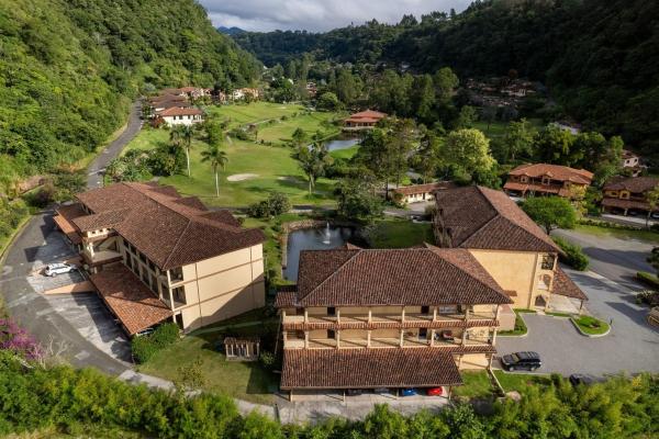 Condominio exclusivo en el tercer piso en valle escondido boquete