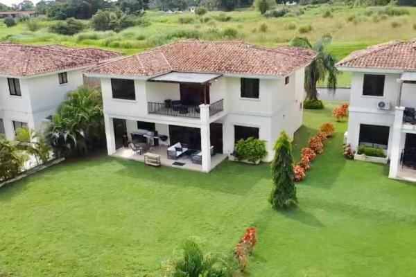 Golf villa con vista al mar en vista mar