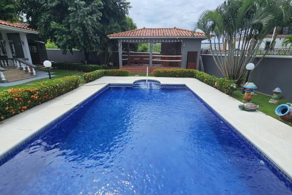 House in coronado with pool and 1000m2 land