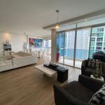 Furnished 3-bed apartment steps from ave balboa