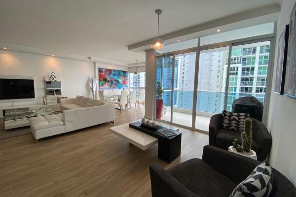 Furnished 3-bed apartment steps from ave balboa