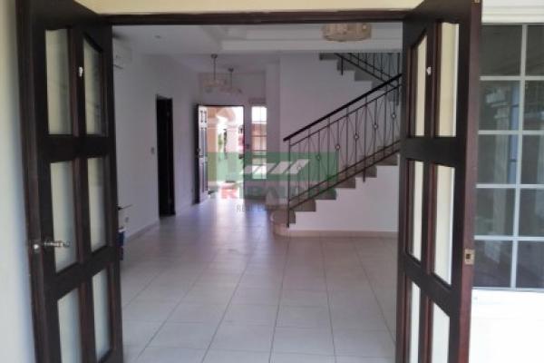 Venta de casa en villa valencia