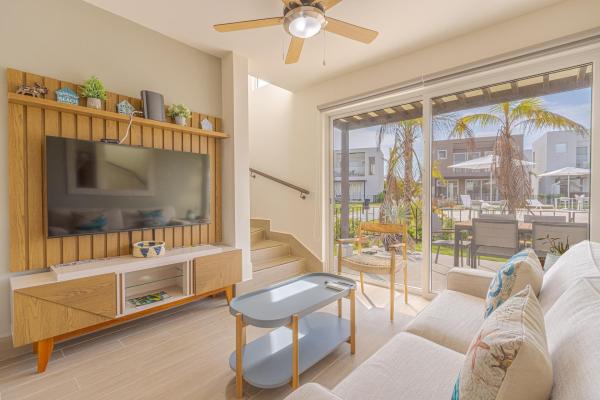 Furnished 2-bedroom beach home in playa caracol
