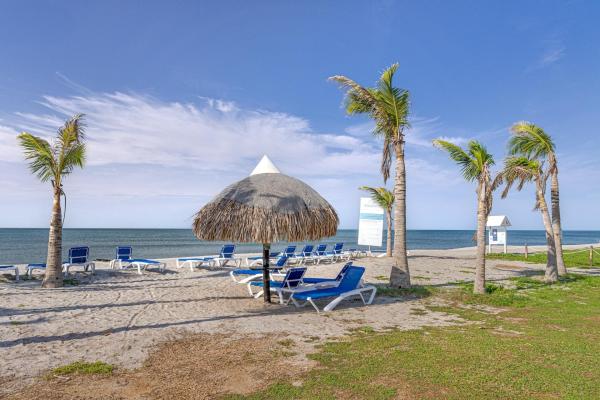 Furnished 2-bedroom beach home in playa caracol