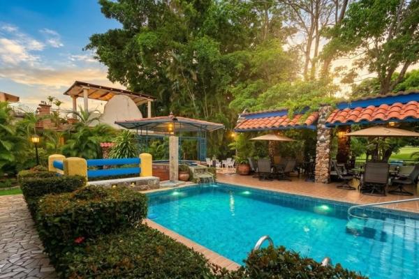 Coronado golf club home with pool
