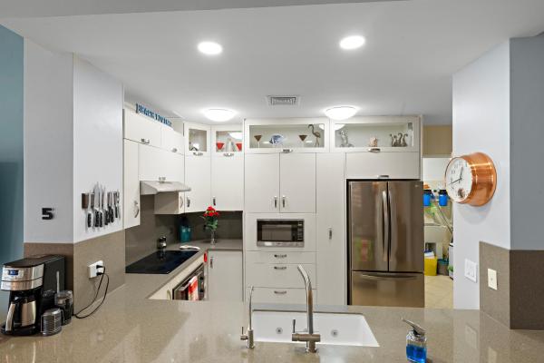 Apartamento de 3 rec. frente al mar en playa la barqueta panamá
