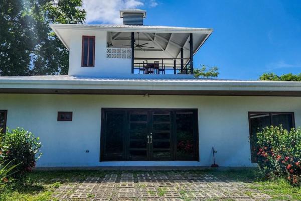 Four-bedroom ocean view home in boca chica
