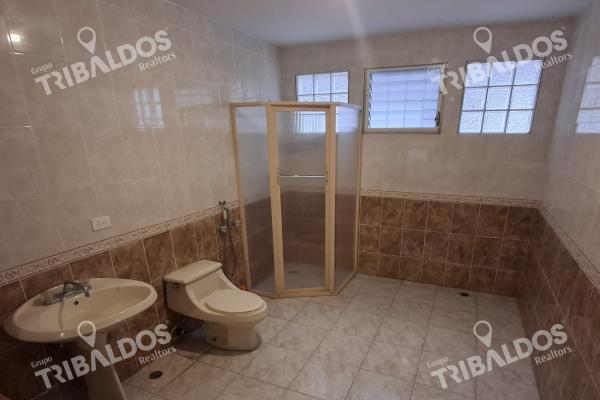 Venta de casa unifamiliar en altos de panamá con piscina